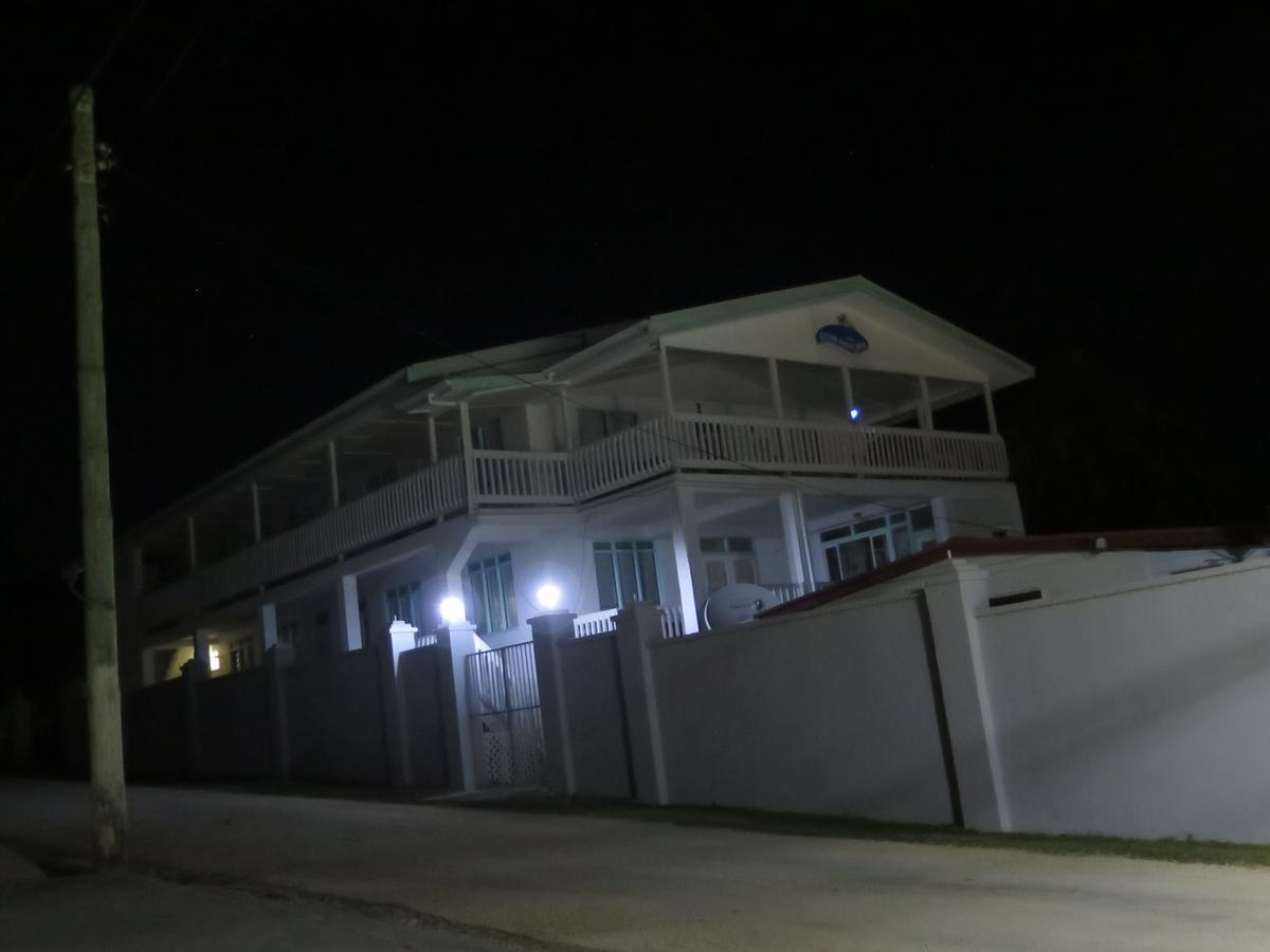 Flying Annie Moa Bed & Breakfast Neiafu Exterior photo